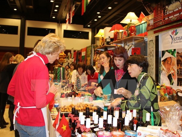 Vietnam attends International Christmas Bazaar in Prague  - ảnh 1